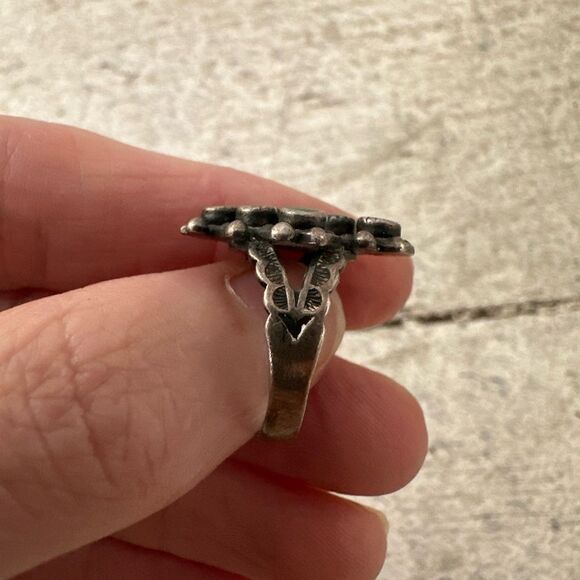 Vintage Old Navajo Snake Eye Sterling And Turquoise Ring - Picture 5 of 9